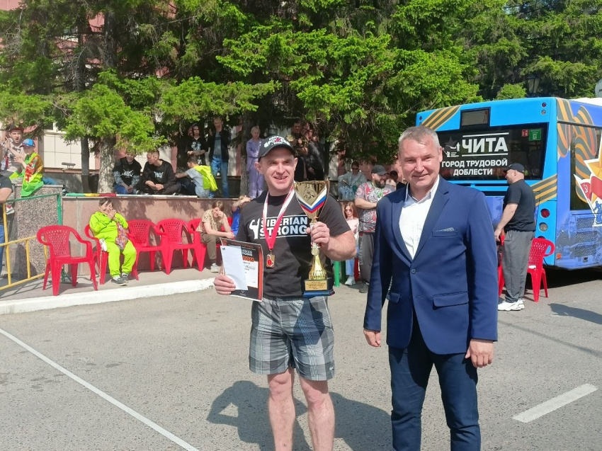 Читинец Евгений Смирнов завоевал кубок чемпионата по силовому экстриму Siberian Strong