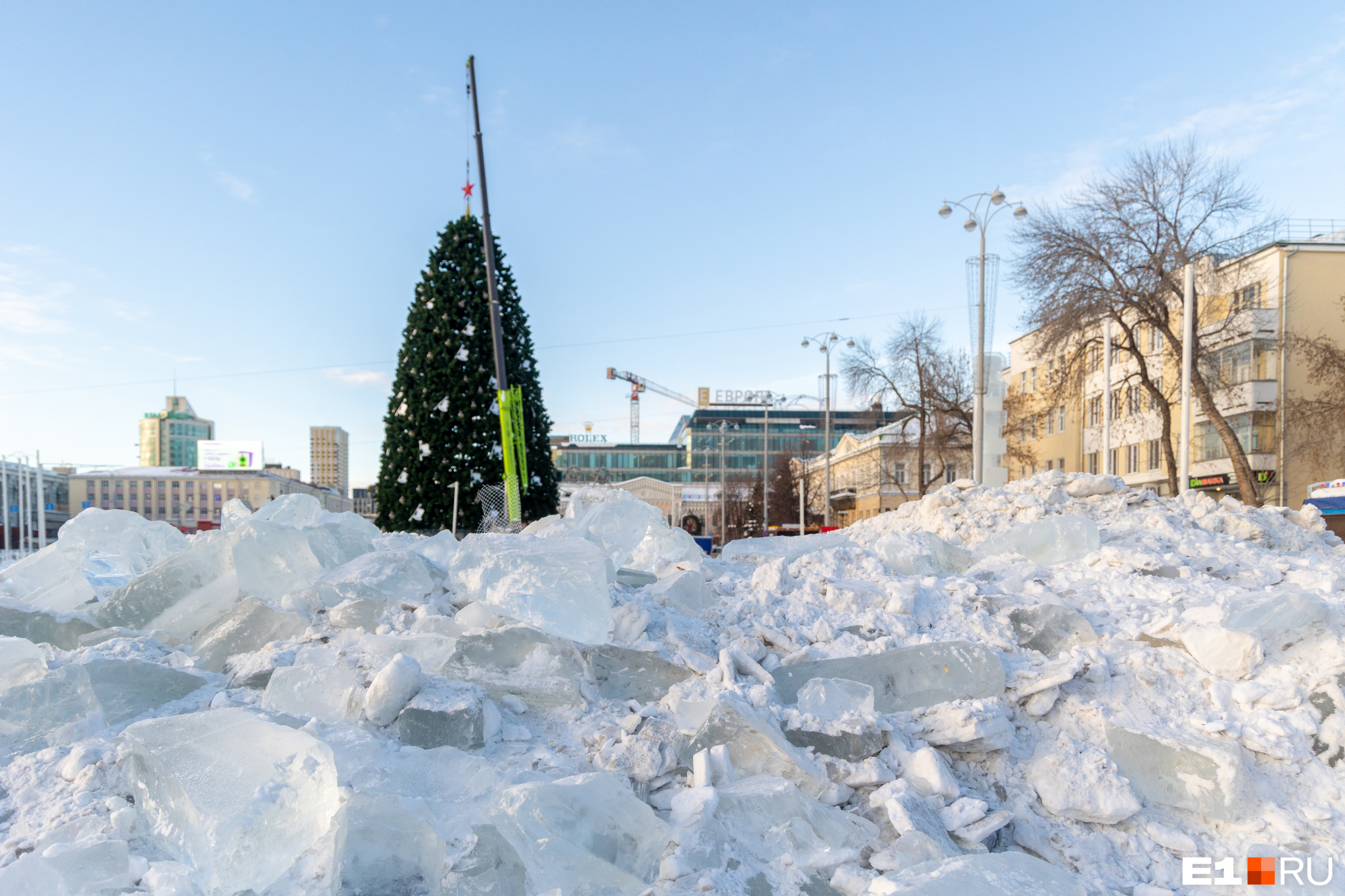 Никакого праздника! В Екатеринбурге снесли главный ледовый городок за 24 миллиона