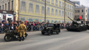 Танк Т-34, грузовики и «катюша»: показываем, как по улицам Архангельска ехала военная техника