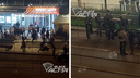 Массовая потасовка на Вокзальной магистрали попала на видео: толпа дралась рядом с баром Doski