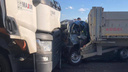 Салон сплющило: на трассе в Самарской области Renault протаранила Lada