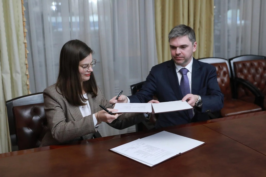 Вместе с Александром Советниковым под подозрение попала экс-директор департамента транспорта Ярославля Татьяна Черемных Вместе с Александром Советниковым под подозрение попала экс-директор департамента транспорта Ярославля Татьяна Черемных