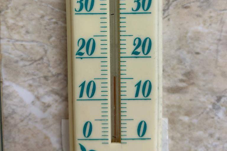 Од чего поднимаеца температура. Как сбить температуру у ребенка. Физиологические нормы температуры тела человека. Пониженная температура. Какую температуру надо сбивать.