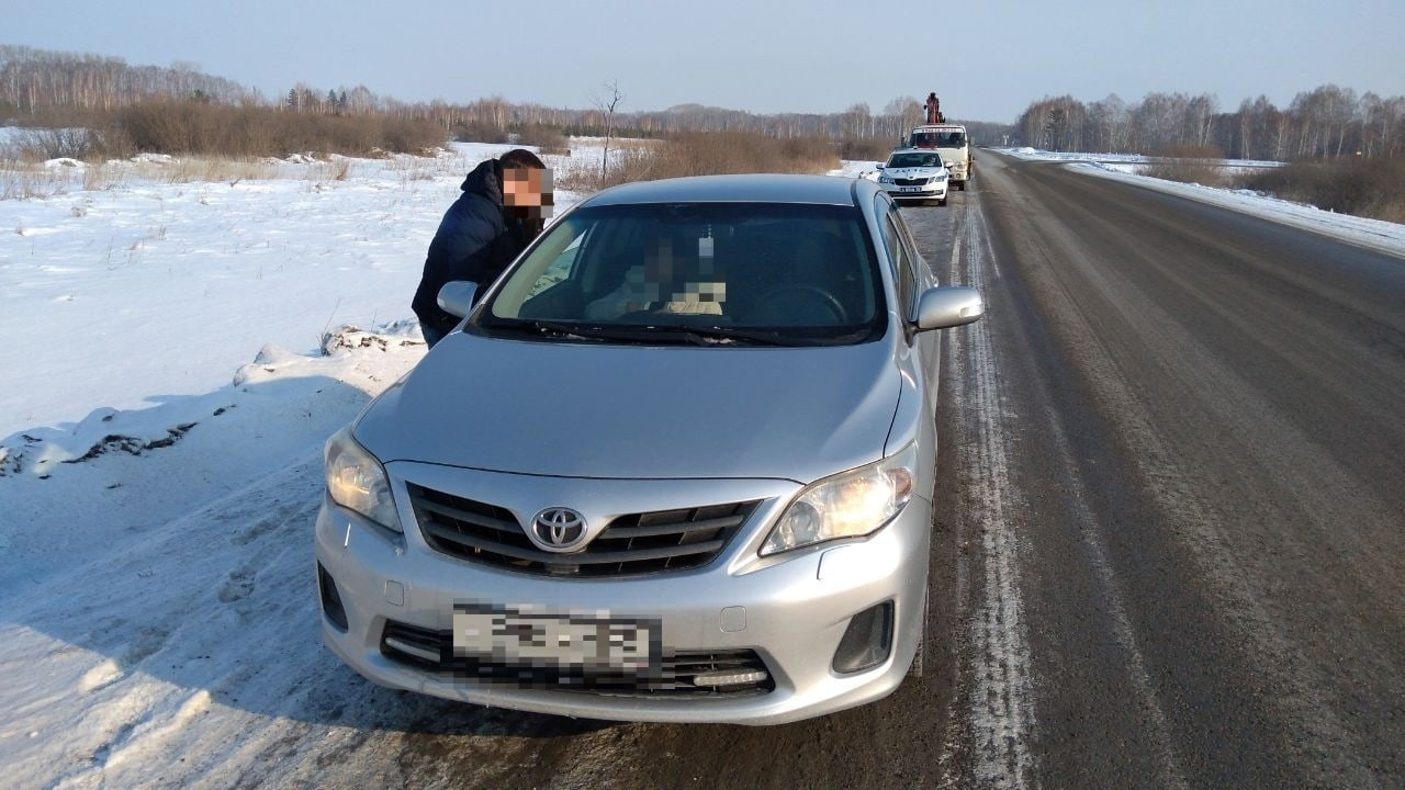 На Урале поймали пьяного водителя. Он вез жену и двух маленьких дочерей