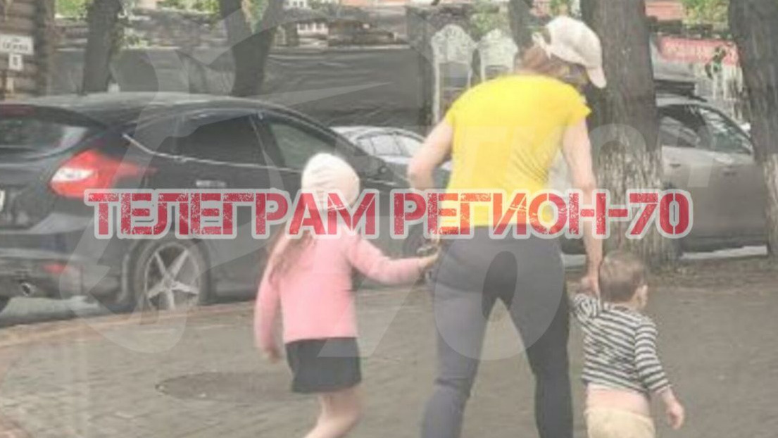 «Сдайте их в детдом!»: женщина оставила детей в центре Томска и убежала