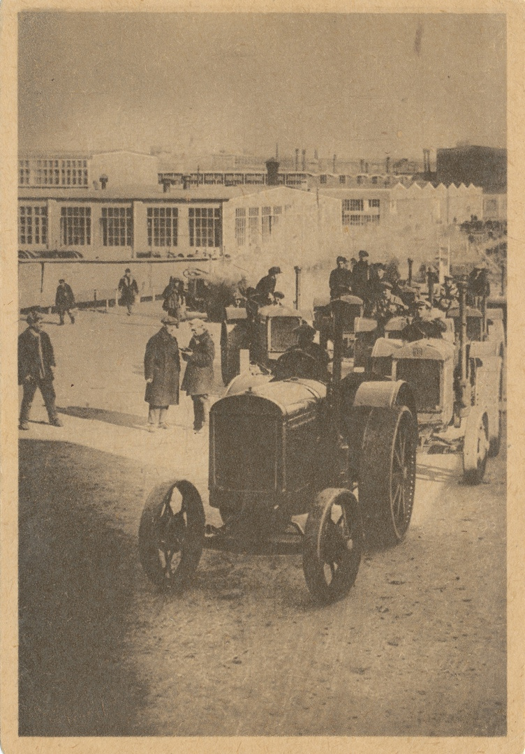 В 1930 году с завода вышел первый трактор