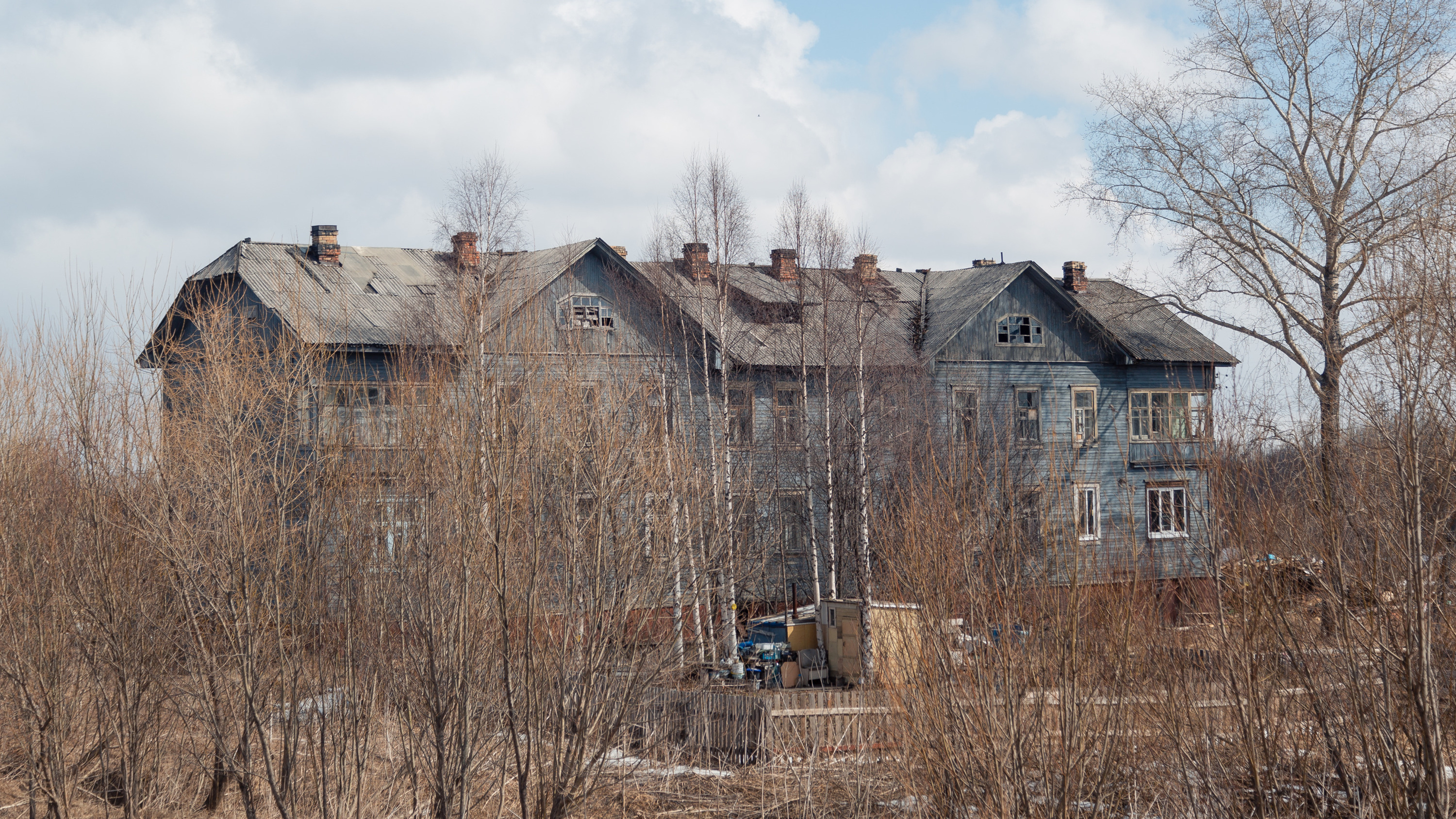 «Капустный» дом-призрак: что известно об одиноко стоящем здании на окраине Архангельска