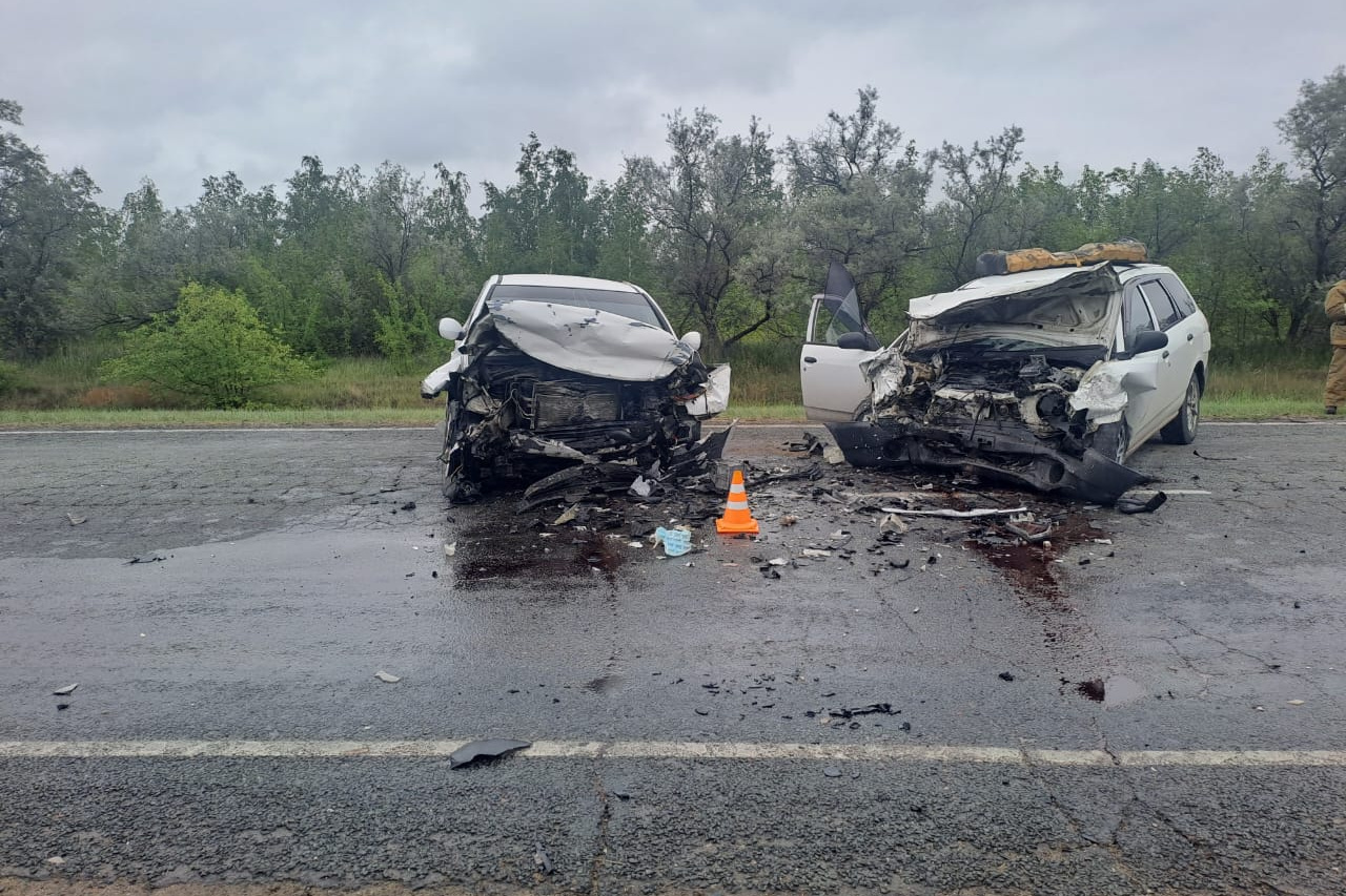 На трассе в Карасукском районе Новосибирской области две машины столкнулись  лоб в лоб: водитель погиб на месте - 14 августа 2023 - НГС