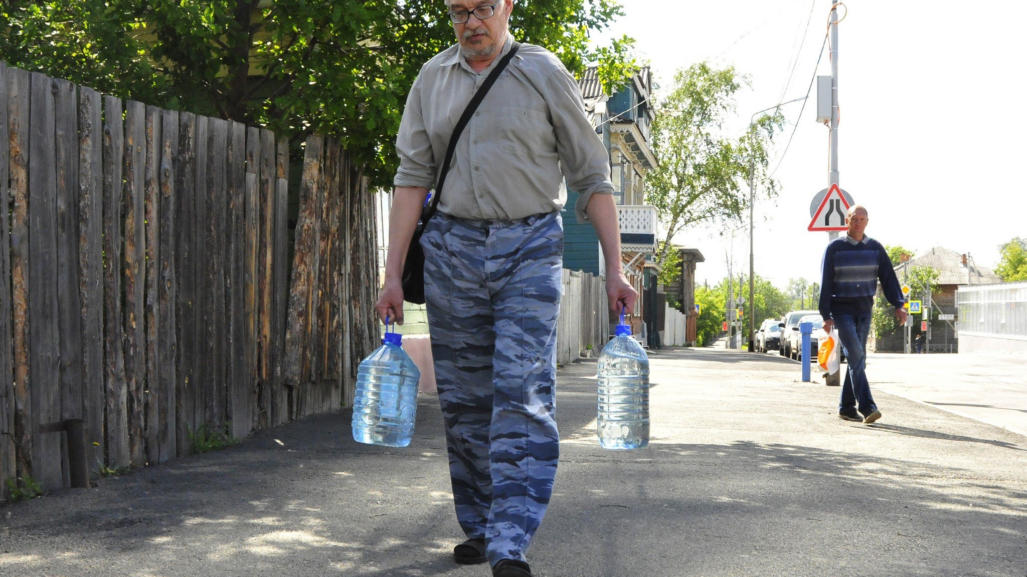 В Катайске из-за аварии жители остались без воды в +36 градусов жары