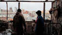 «Вместо стен панорамный вид»: как новосибирцы из выгоревшей многоэтажки на Советской переживают ЧП — фоторепортаж с пепелища