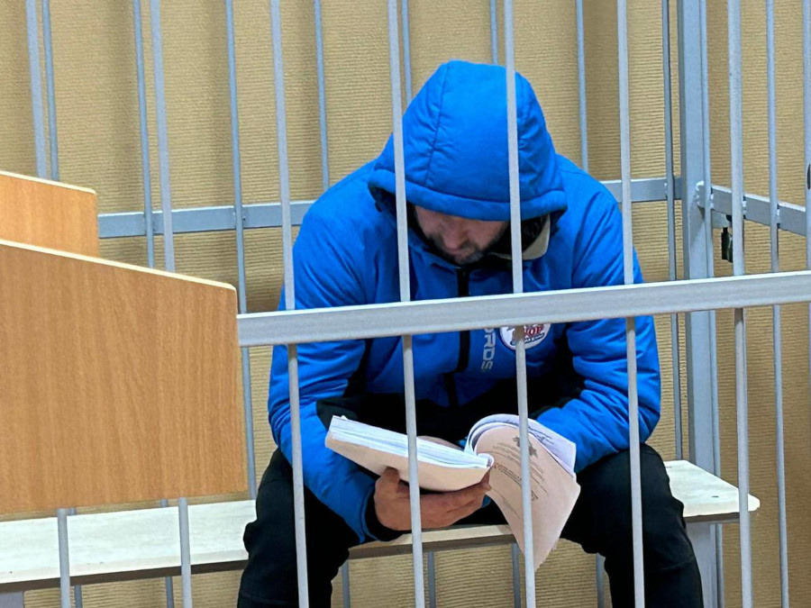 Водителя «Мерседеса», давившего людей у ресторана под Новгородом, отправили под арест