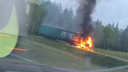 В Сети появилось видео с горящим КАМАЗом на трассе в Архангельской области
