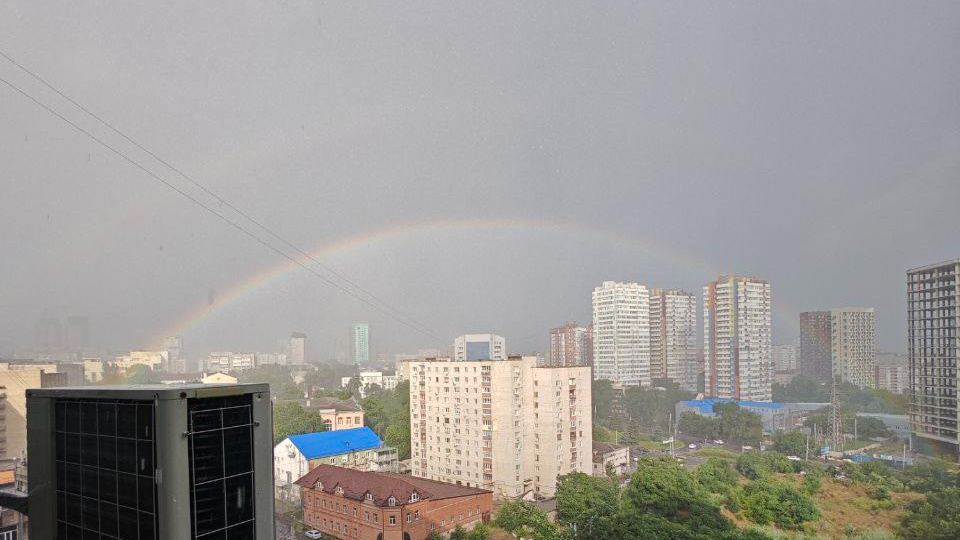 Дождь в Ростове длился менее получаса, но город всё равно ушел на дно: кадры последствий ливня
