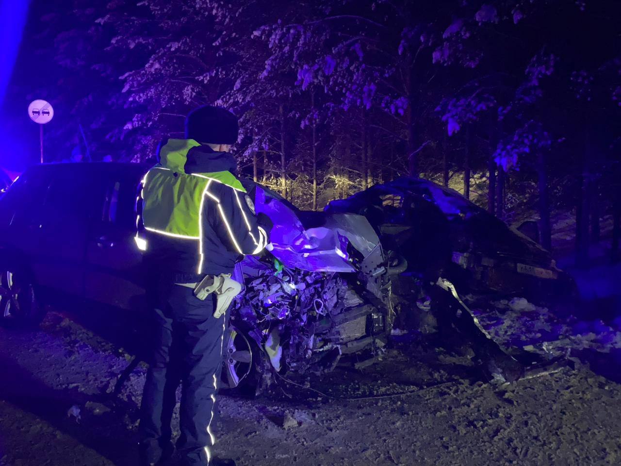 На уральской трассе насмерть разбилась водитель Toyota Corolla. Пострадали шесть человек