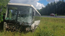Иномарку смяло, автобус — в кювете: фото с места смертельного ДТП под Архангельском