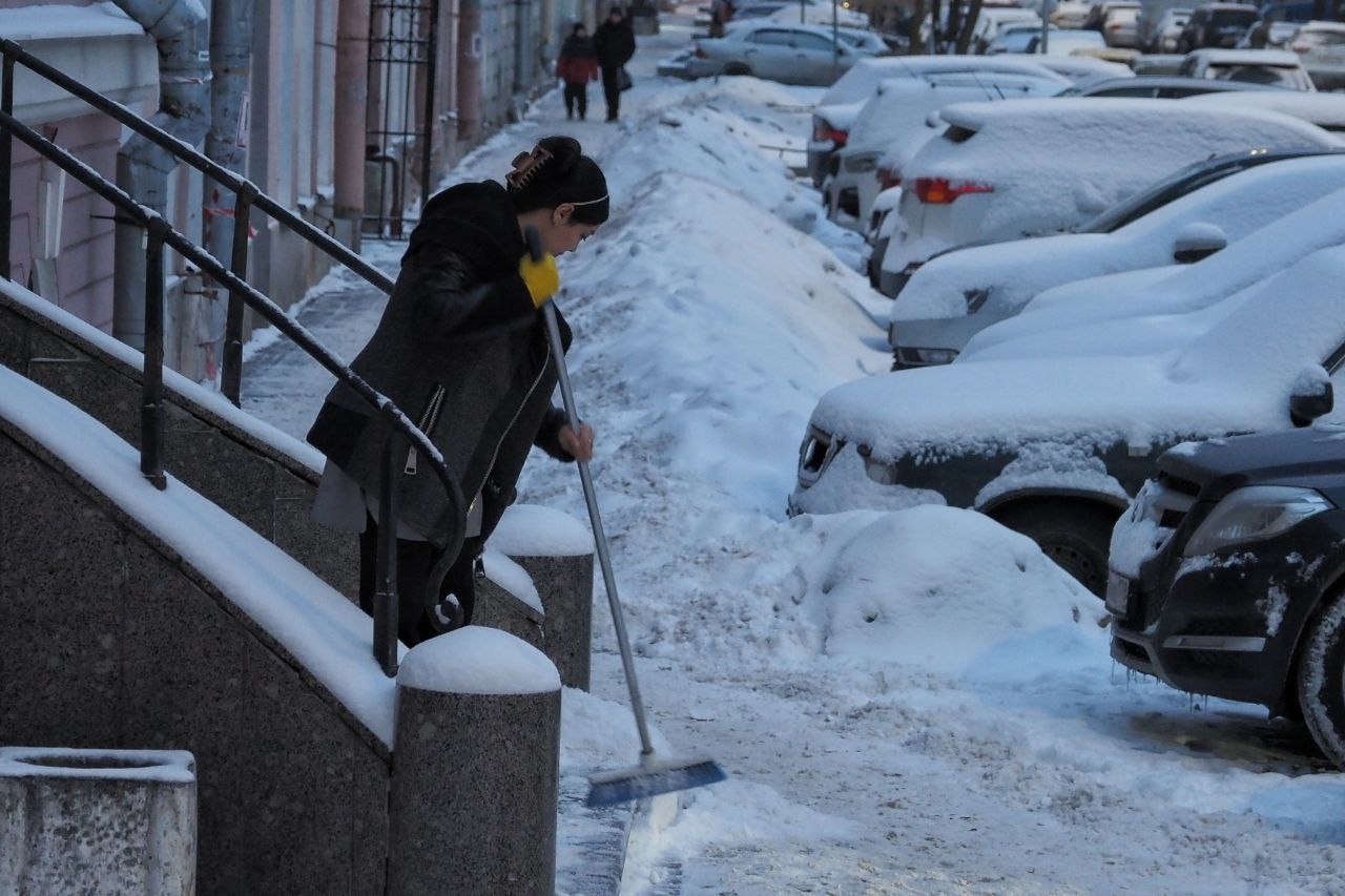 Наутро после метели. Петербург вытаскивает себя из снега — большой фоторепортаж