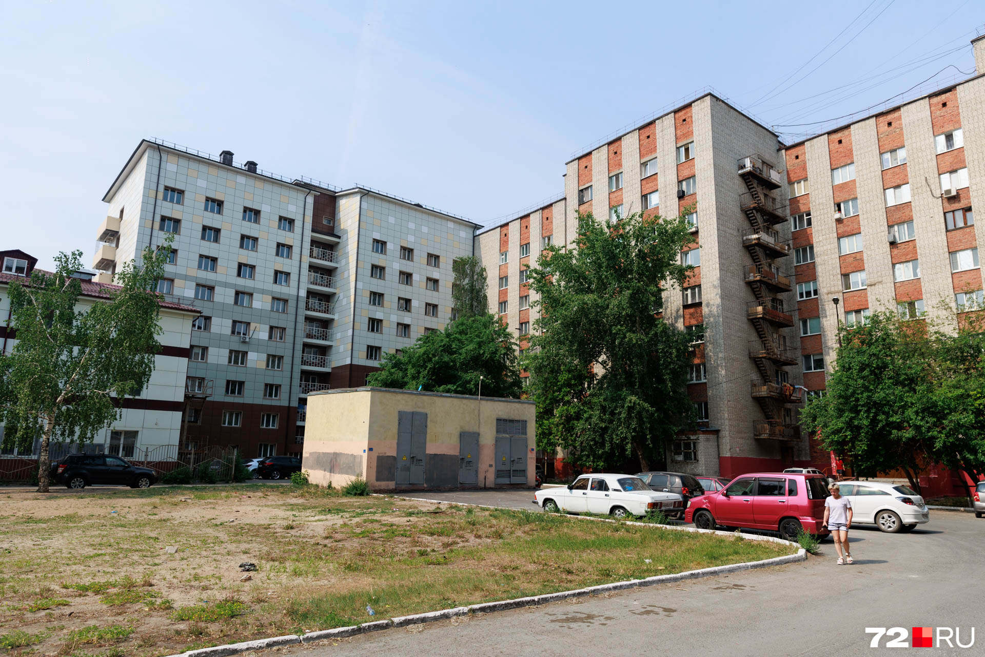 Улица Олимпийская — густонаселенный район с многоэтажными домами. Построен на излете советской эпохи