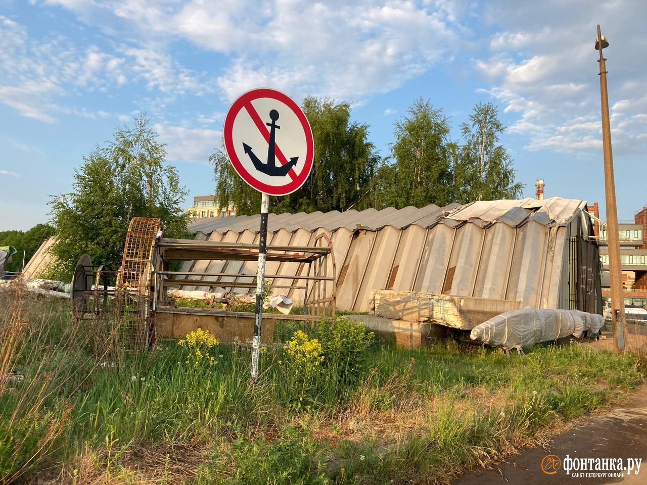 Город заканчивает зачистку Петровской косы от наследия профсоюзов - 4 июня  2024 - ФОНТАНКА.ру