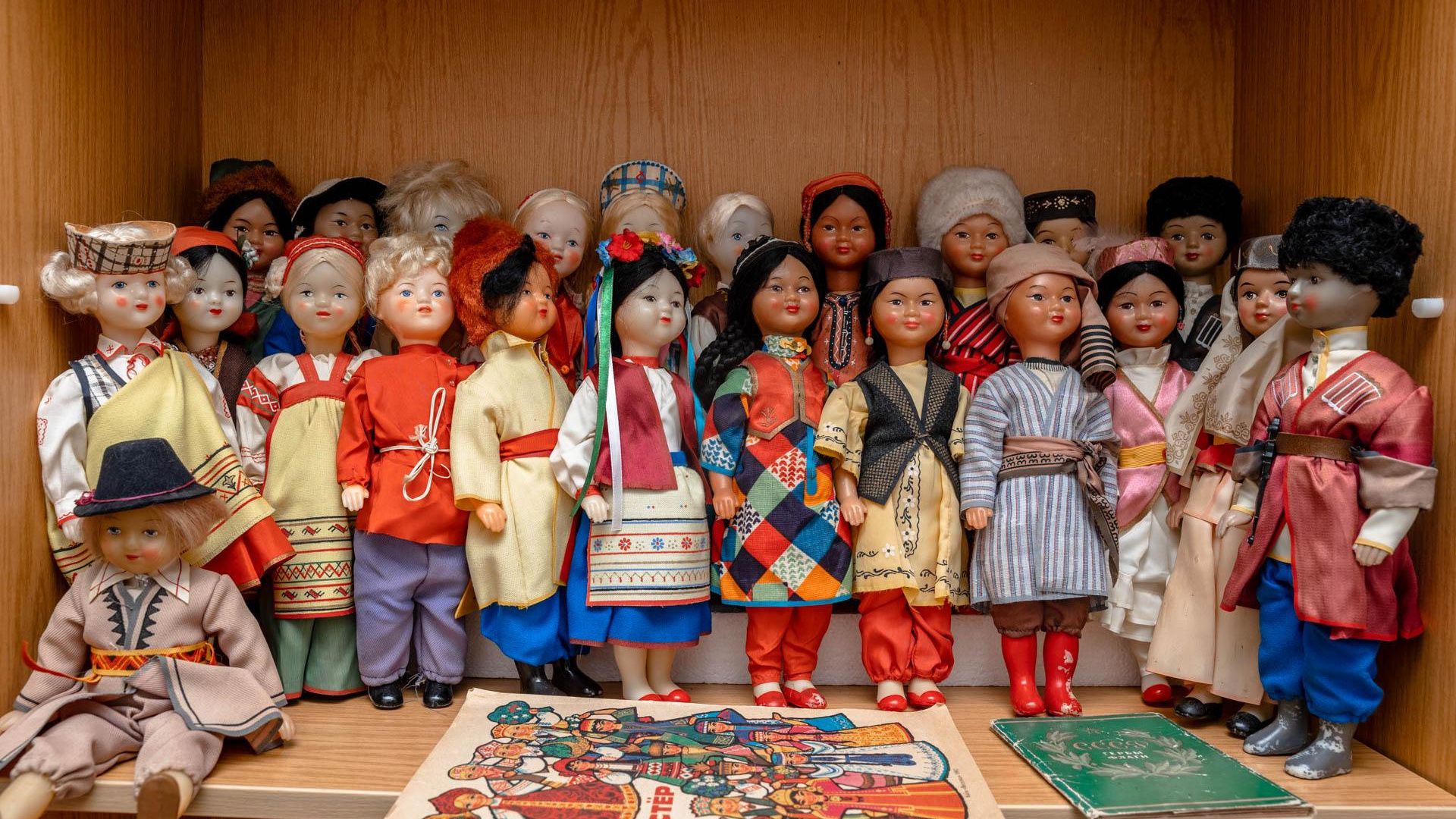 Из Украины, Италии и Финляндии. Россиянка собрала уникальную коллекцию из 300 кукол — взгляните на них