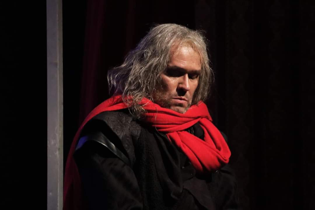 Максим Аверин сыграет на петербургских гастролях пьесу «Лев зимой»
