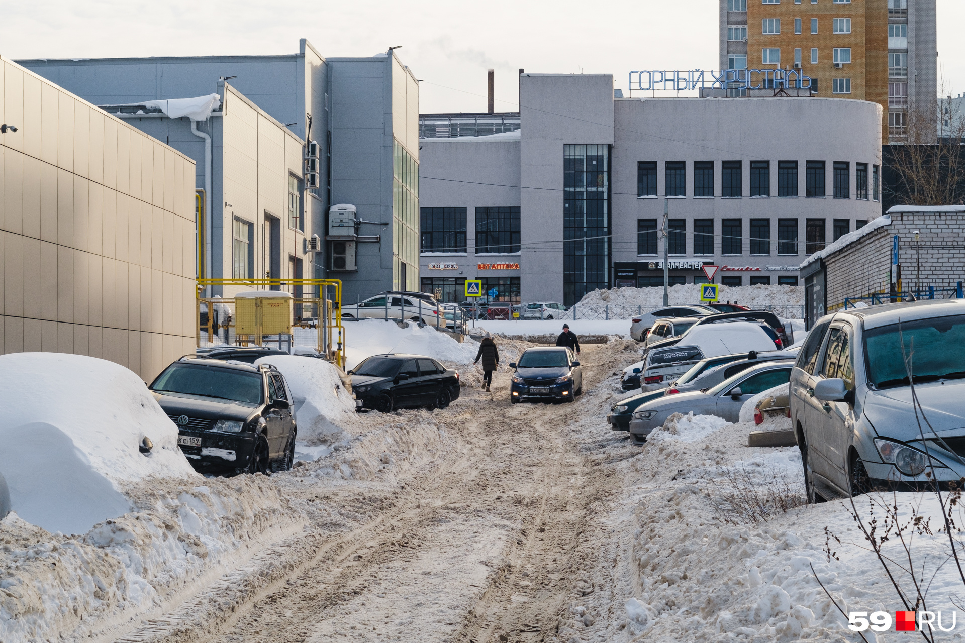 Пермь улицы города. Г. Пермь. Пермь перекресток ул. Пермь особняк купца жирнова пермь ворота.