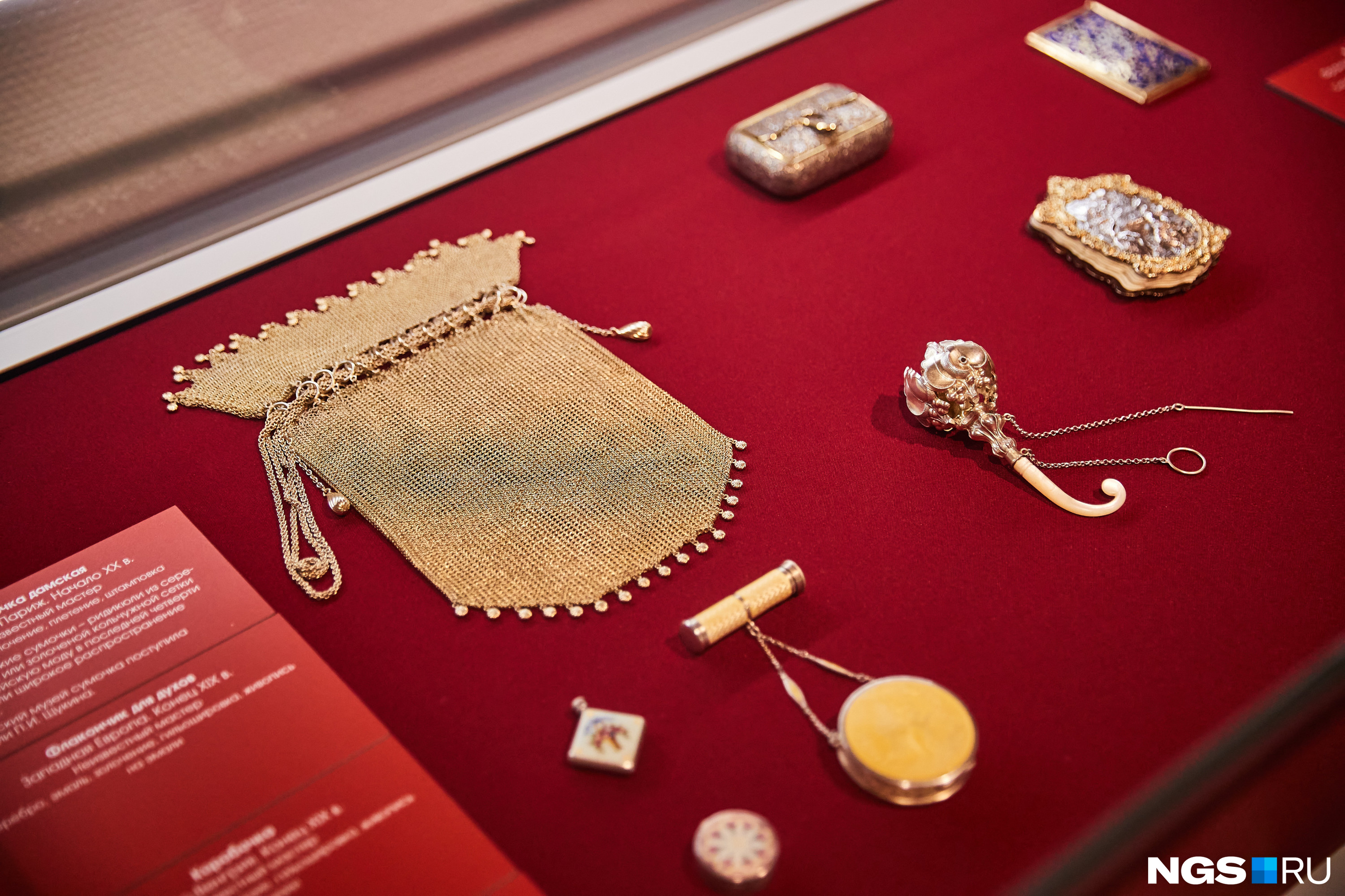 Дамская сумочка из серебра была создана во Франции в начале XX века