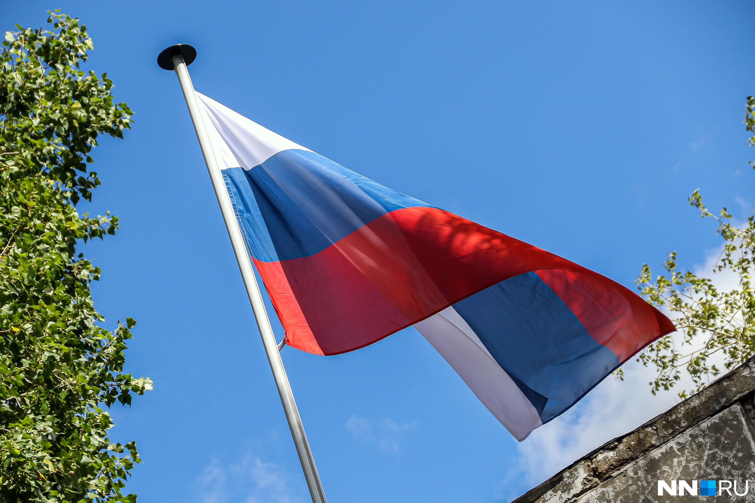 Нижегородец сорвал российский флаг со здания отдела полиции