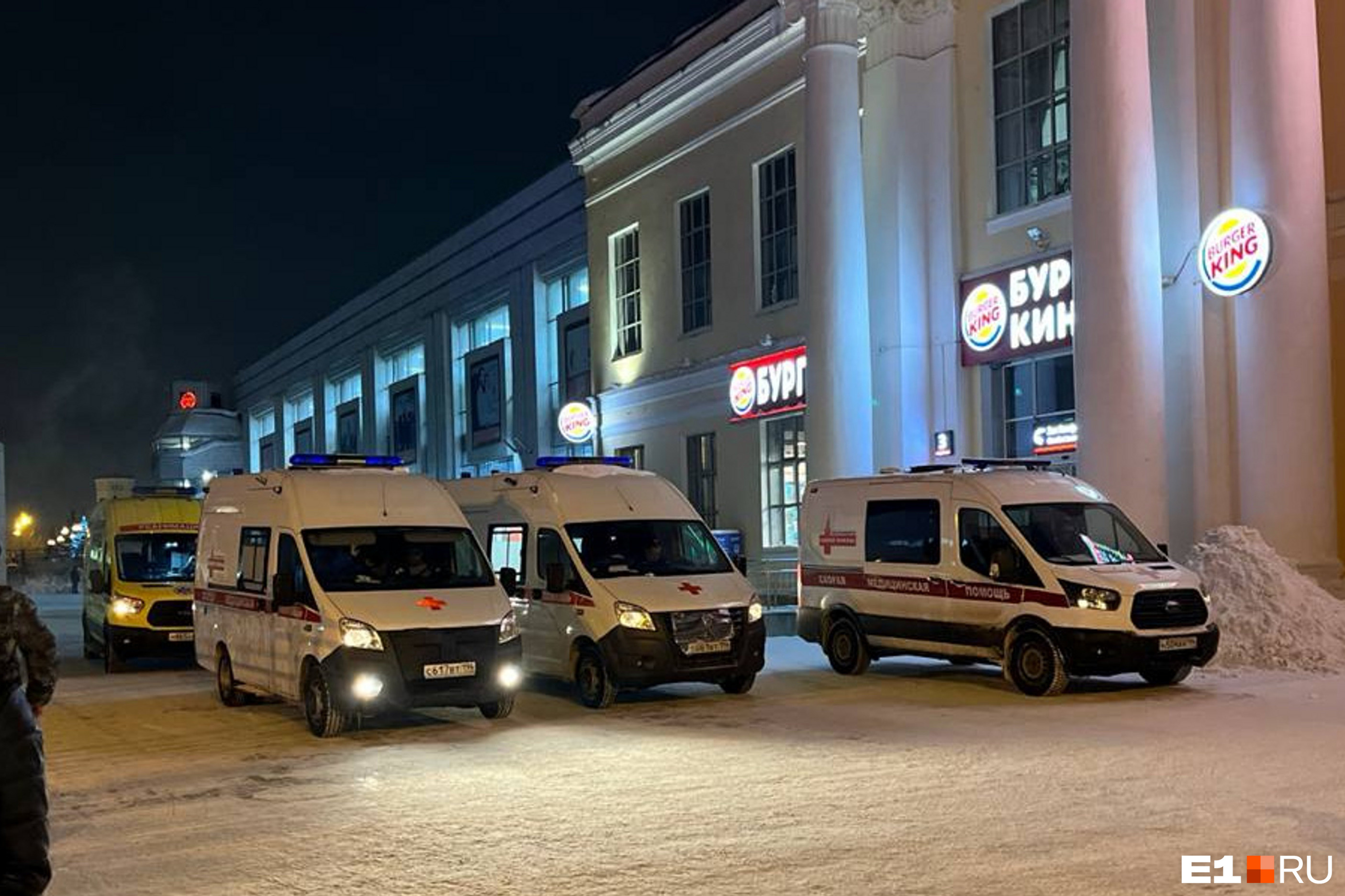 Из больницы выписали мать младенца, который умер в поезде, ехавшем через Екатеринбург