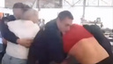 «Теть Оль, сейчас красиво, да?» Пьяные продавцы напали на полицейских на рынке Таганрога