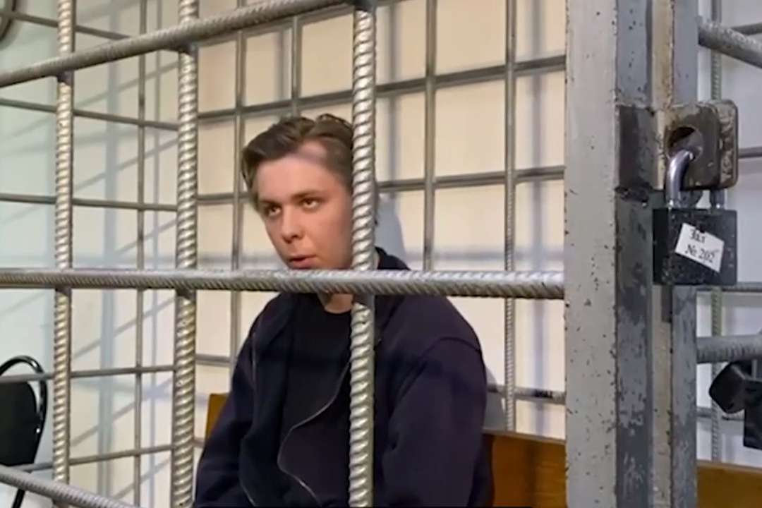 «Мне стыдно перед всеми мусульманами мира»: в Волгограде арестовали 19-летнего поджигателя Корана — видео