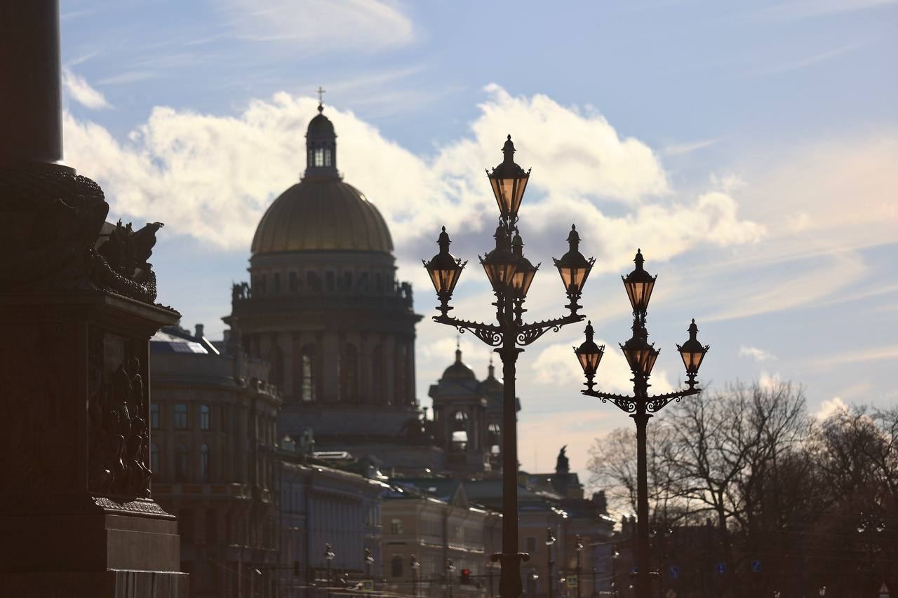 Петербург может быть не только серым. Посмотрите на город, в который заглянула настоящая весна
