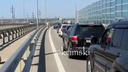 Больше 1000 машин скопилось в пробке у Крымского моста. Водители ждут своей очереди по три часа