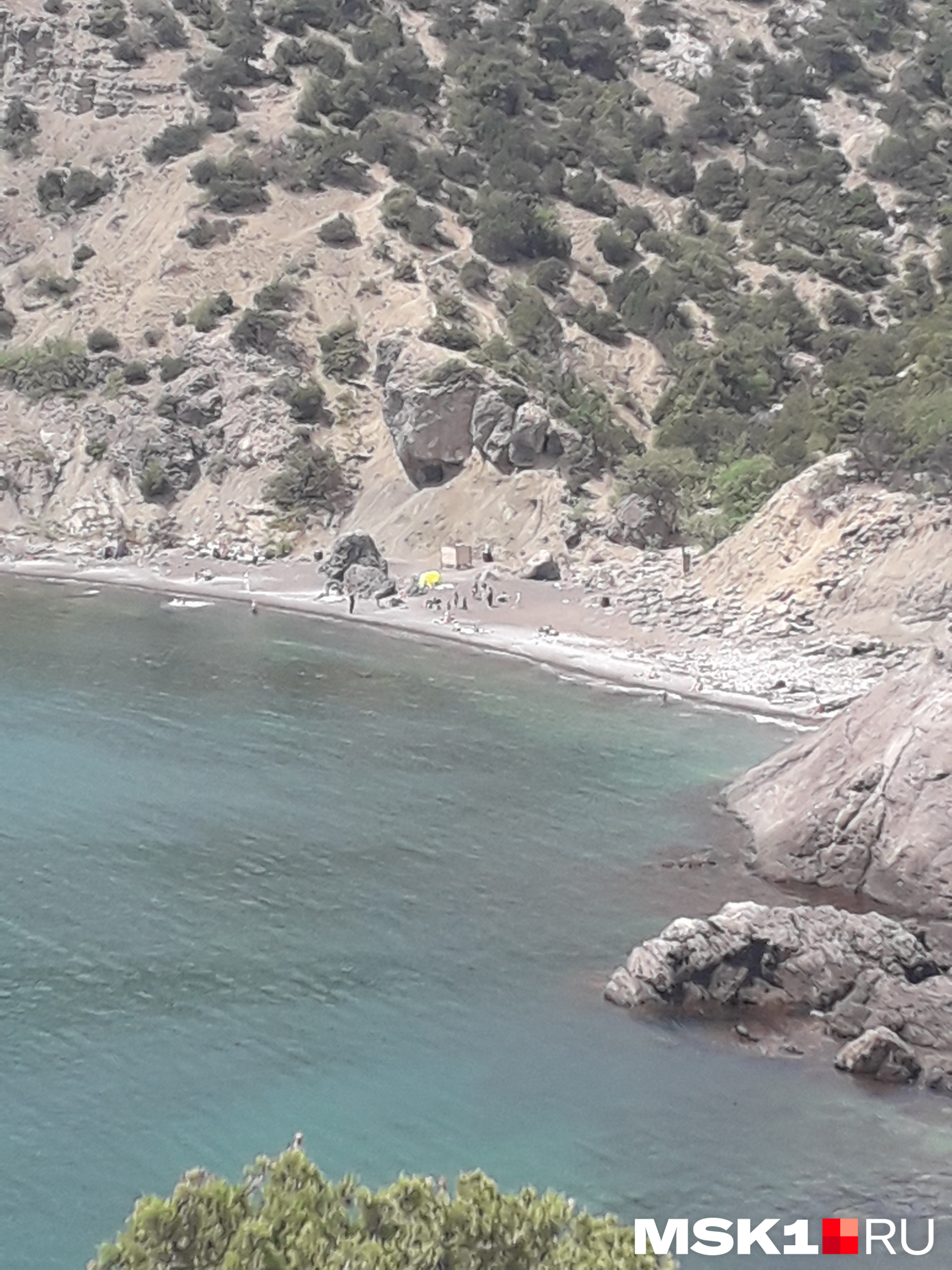 На Царском пляже сезон открывают первые купальщики — вода на Южном берегу Крыма пока прогрелась только до <nobr class="_">16 градусов</nobr>