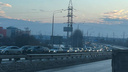 Въезд в Ростов встал в пробке из-за перекрытия улицы на левом берегу Дона