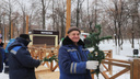 В самарских парках начали устанавливать новогодние елки