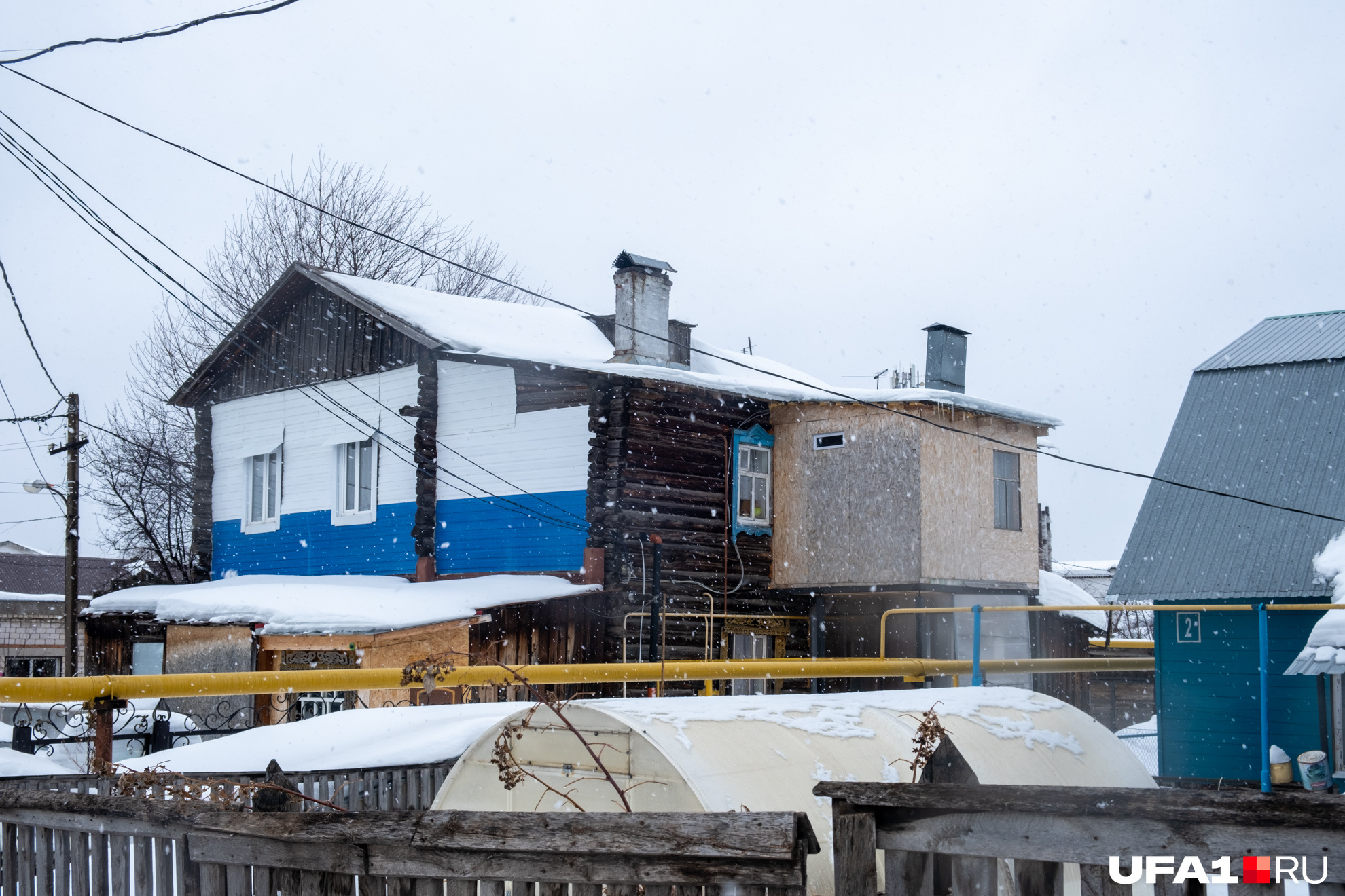 Подобных самостроев в Нижегородке много, однако это уже настоящий Франкенштейн