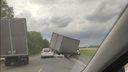 Автомобиль попал под фуру на дороге под Новосибирском — на участке ДТП затруднено движение
