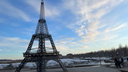 Париж в Мошково: смотрим на поселок супердешевого жилья с бульваром и Эйфелевой башней — чем недовольны жильцы