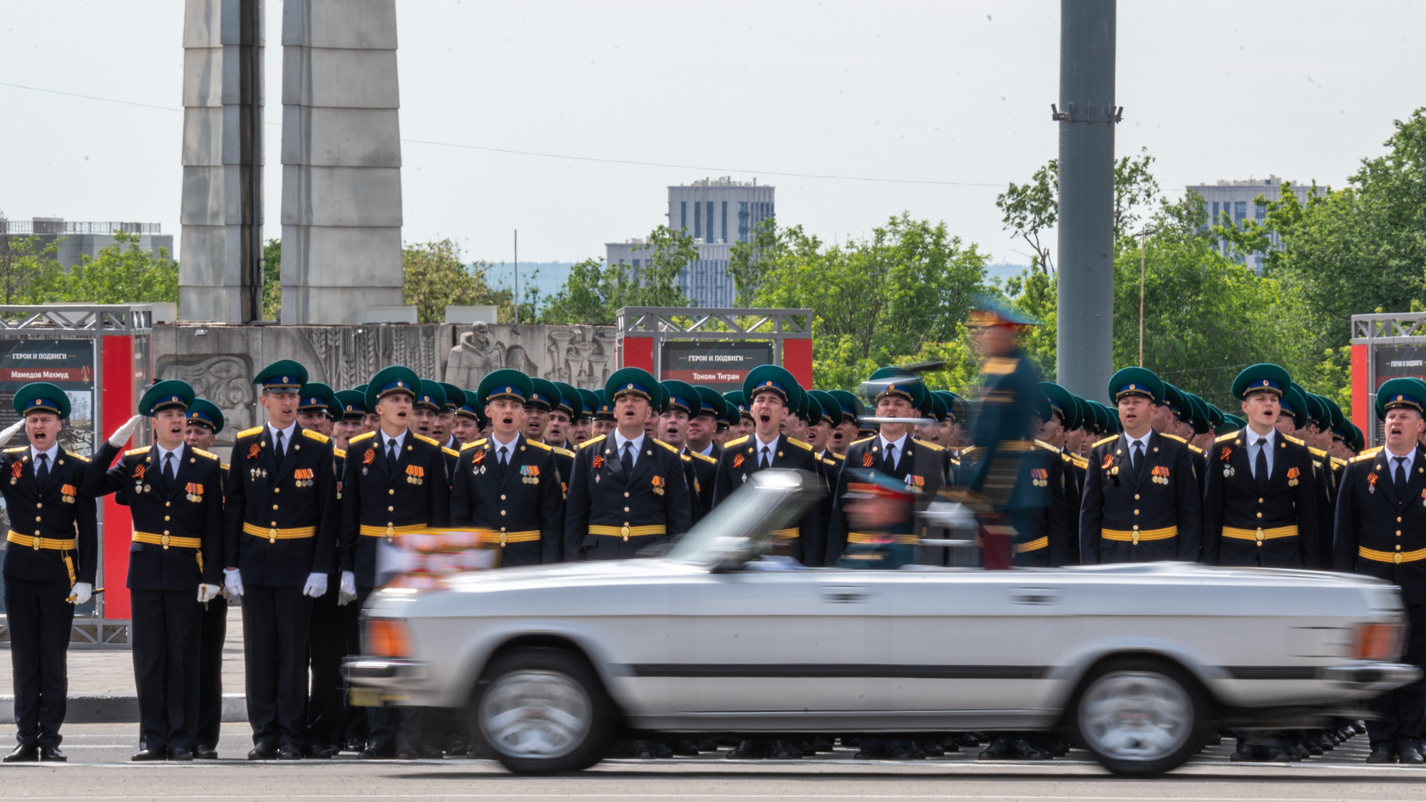 Как прошел парад, посвященный 79-й годовщине Победы: фоторепортаж из центра Ростова