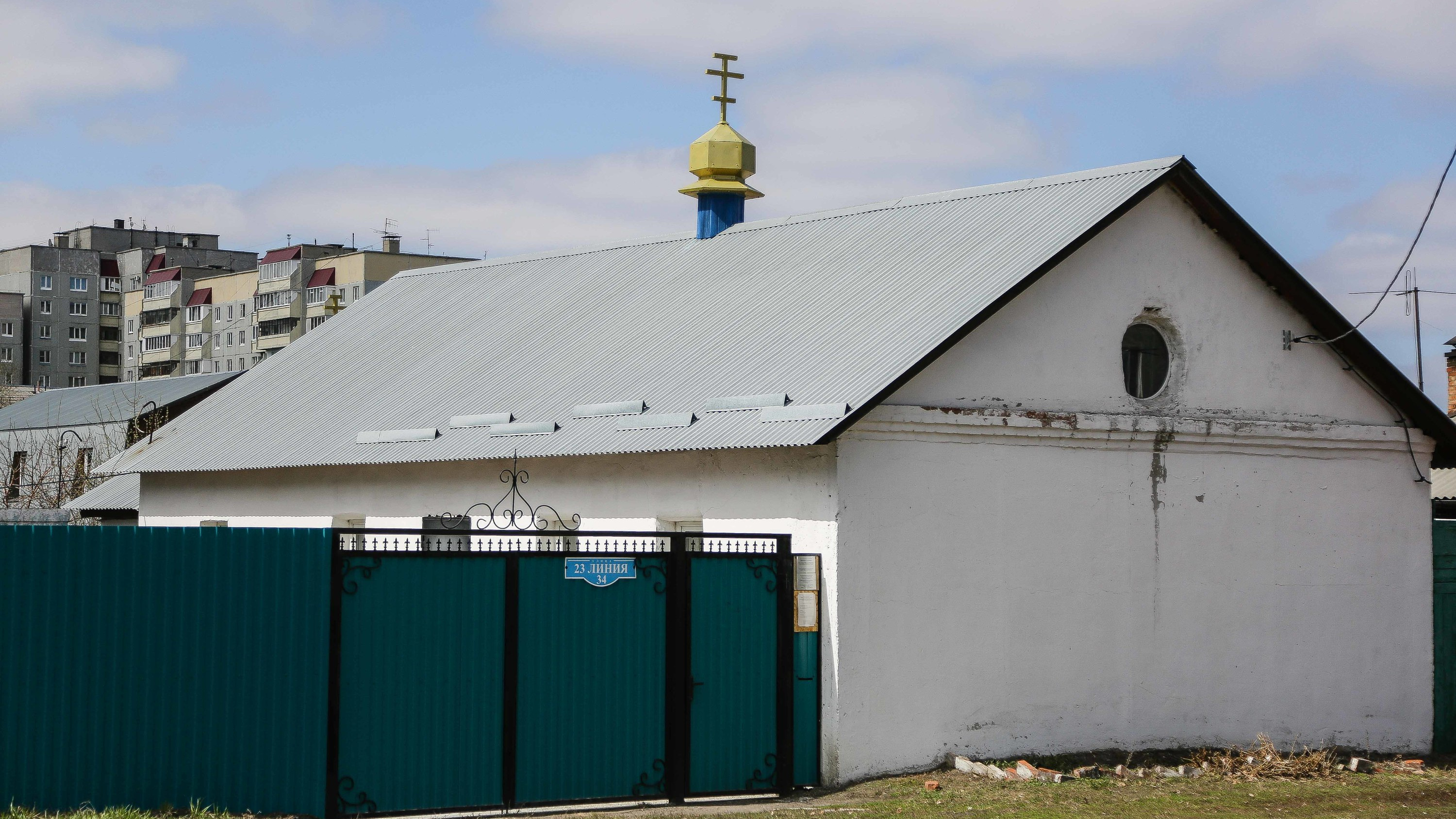 Как живет омская церковь, священника которой обвиняют в реабилитации нацизма: репортаж