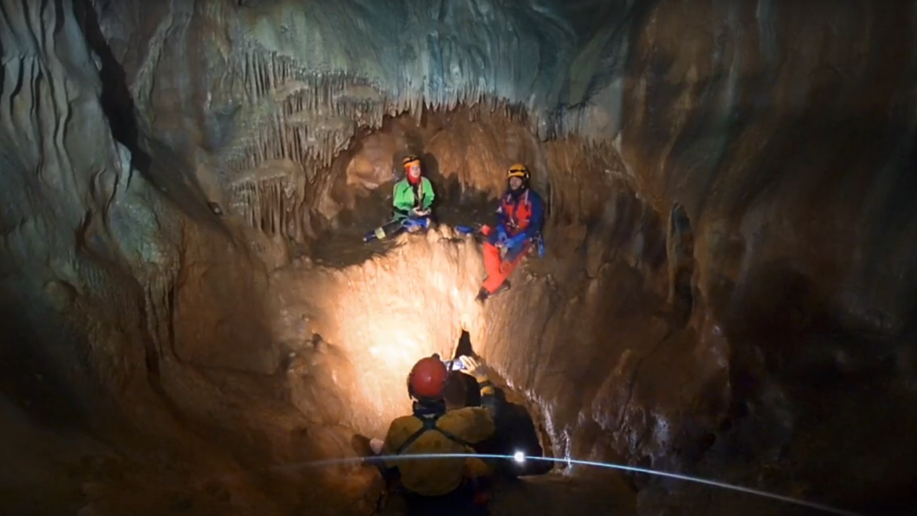 В сводах Мариинской пещеры под Губахой исполнили песню Мадонны Frozen