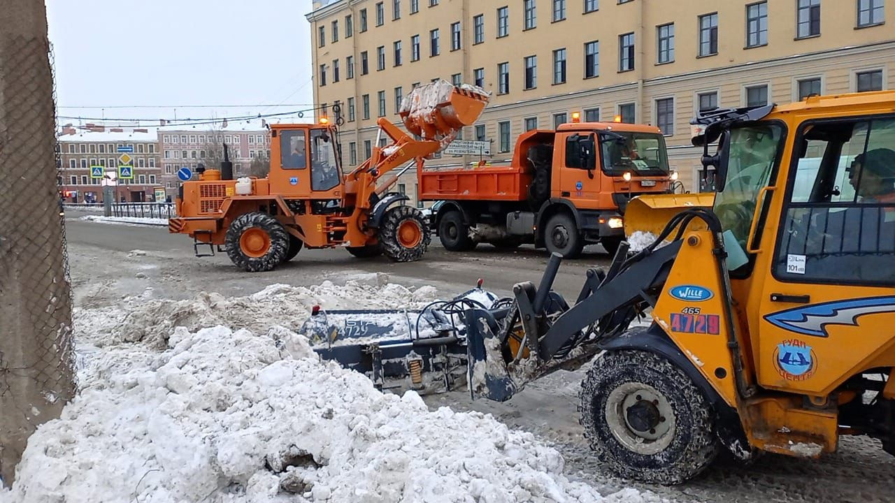 Сколько снега вывезли с дорог в Петербурге за неделю - 4 декабря 2023 -  ФОНТАНКА.ру