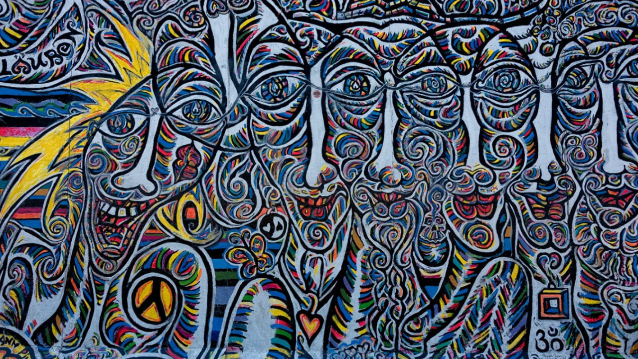 «Люди мира, мы один народ». На развалинах Берлинской стены с 90-х красуется картина казанского художника
