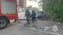 Тополиный пух подожгли дети у новосибирской школы — загорелись несколько строений
