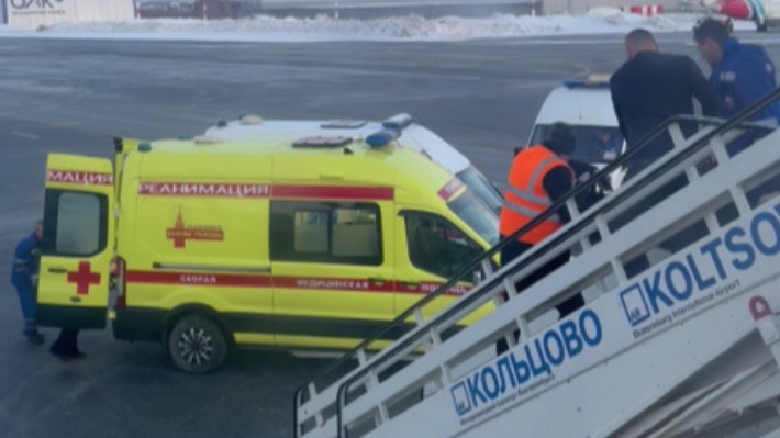 Летевший в Москву самолет «Уральских авиалиний» экстренно сел в Екатеринбурге. Рассказываем, что там произошло