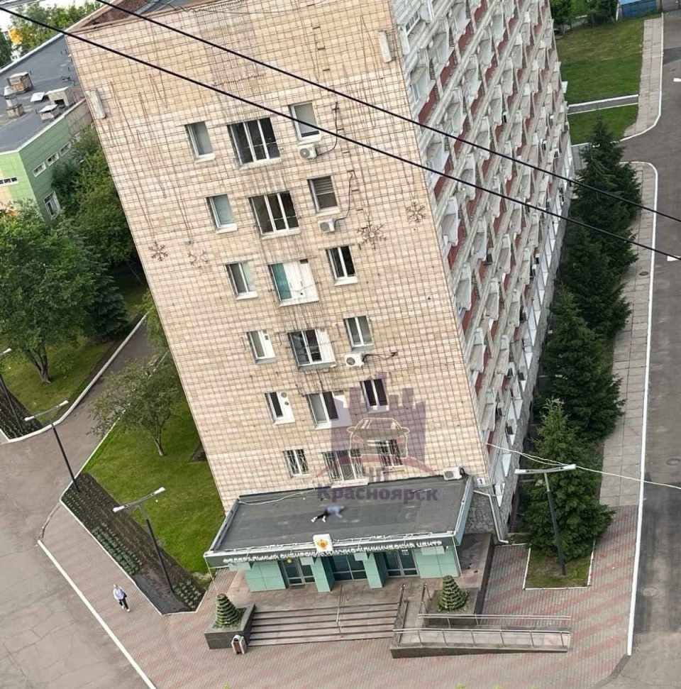 По словам очевидцев, в ФМБА на Коломенской человек выпал из окна