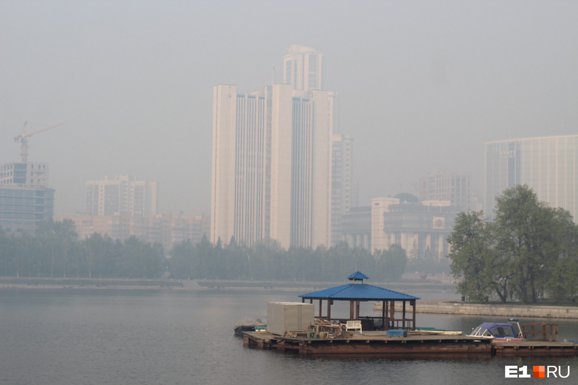 Из-за смога в воздухе Екатеринбурга обнаружили превышение вредных веществ