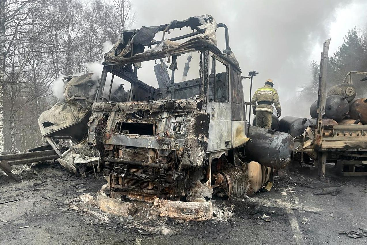 Крупнейший пожар в самаре. Горящий дом. Здание увд в самаре пожар. Что горело в самаре. Пожар самара сейчас.