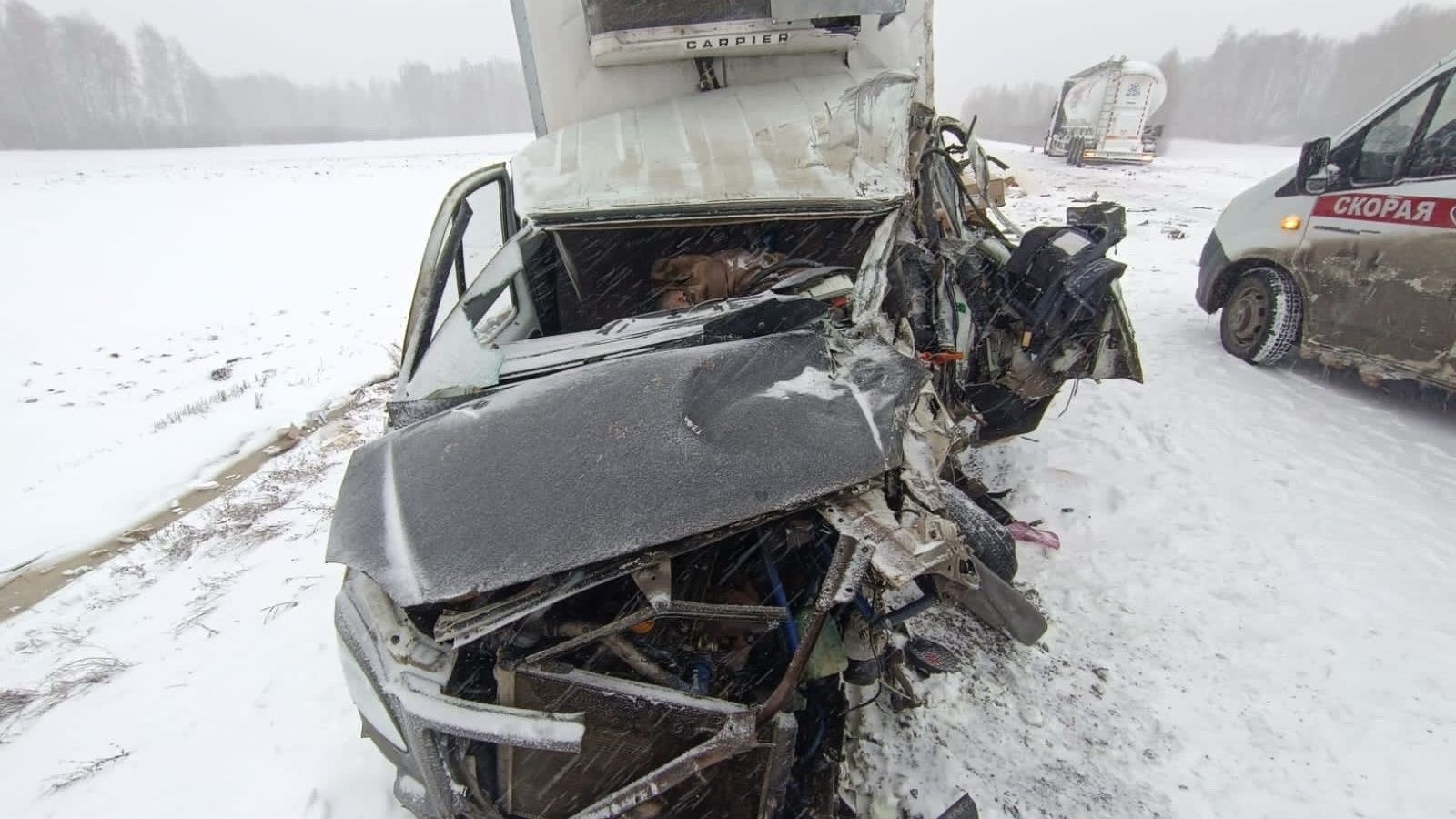 На трассе в Курганской области «Газель» врезалась в фуру, погиб водитель
