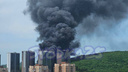 Пожар на стройке жилого комплекса. В небе Владивостока огромный столб дыма